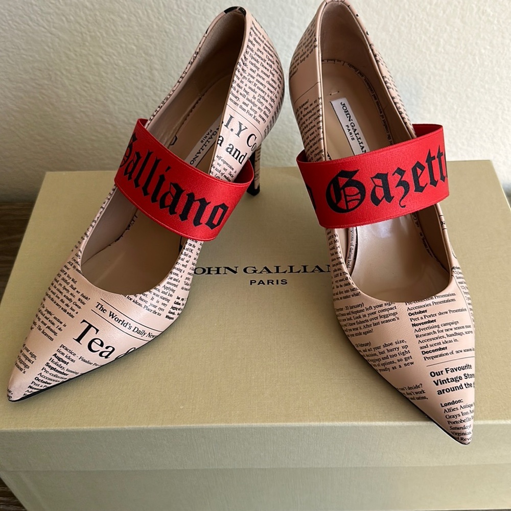 John Galliano Red/cream pumps